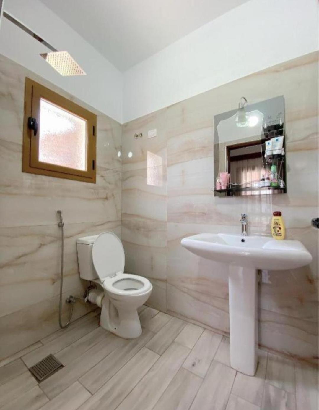Arlind'S Apartaments Vlorë Екстериор снимка